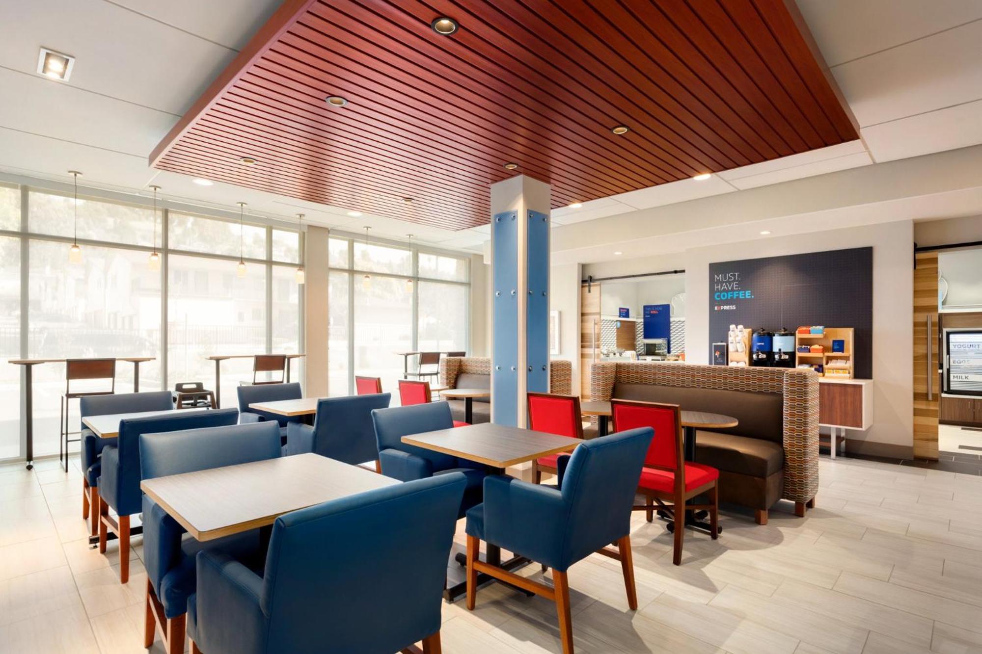 Holiday Inn Express & Suites Hayward - Castro Valley By Ihg Bagian luar foto