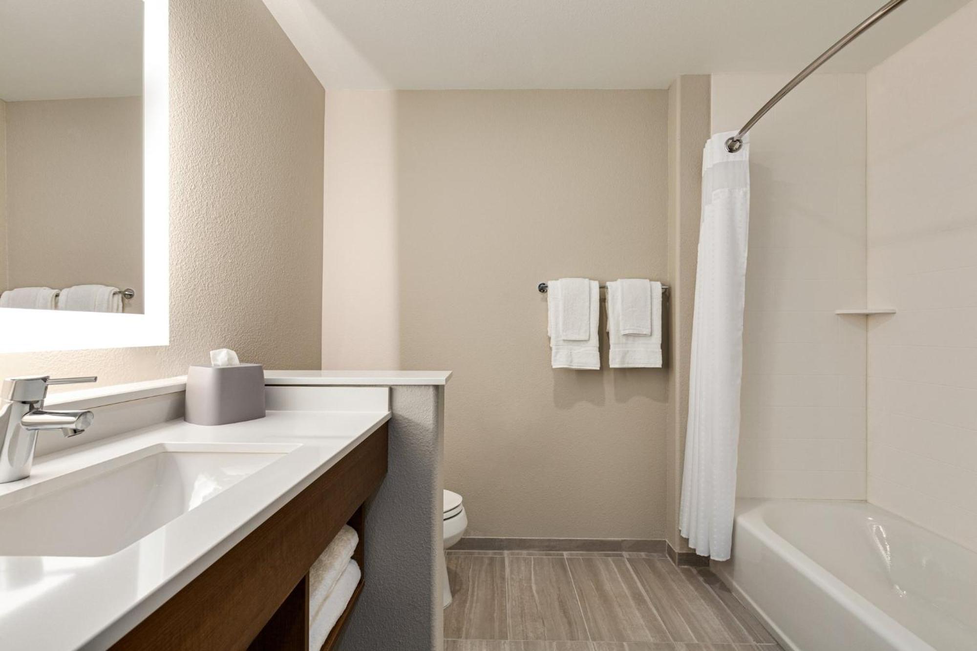Holiday Inn Express & Suites Hayward - Castro Valley By Ihg Bagian luar foto