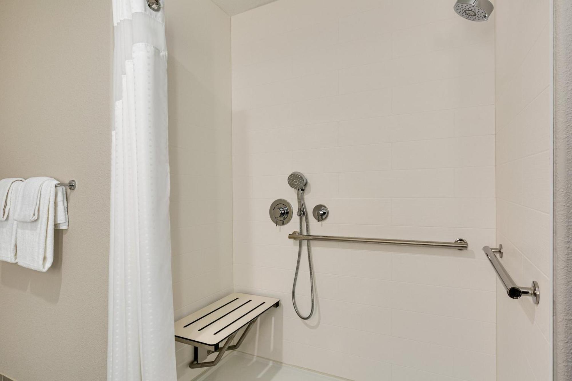 Holiday Inn Express & Suites Hayward - Castro Valley By Ihg Bagian luar foto